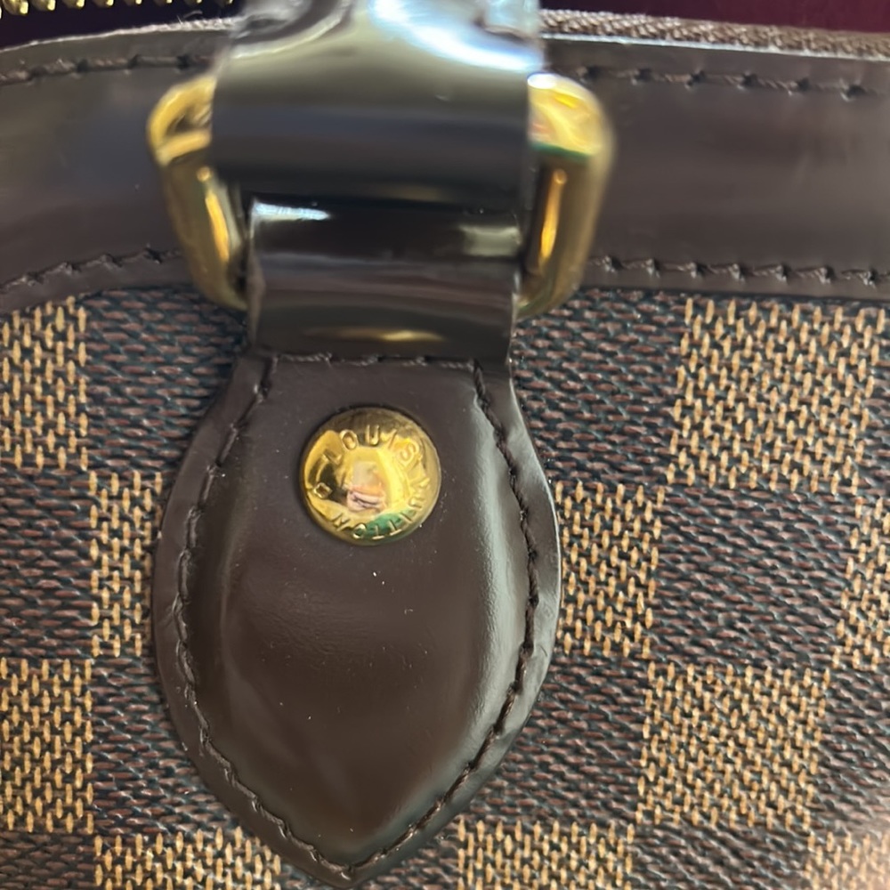 EUC almost new Trevi PM Damier Ebene Shoulder bag. - Picture 7 of 17